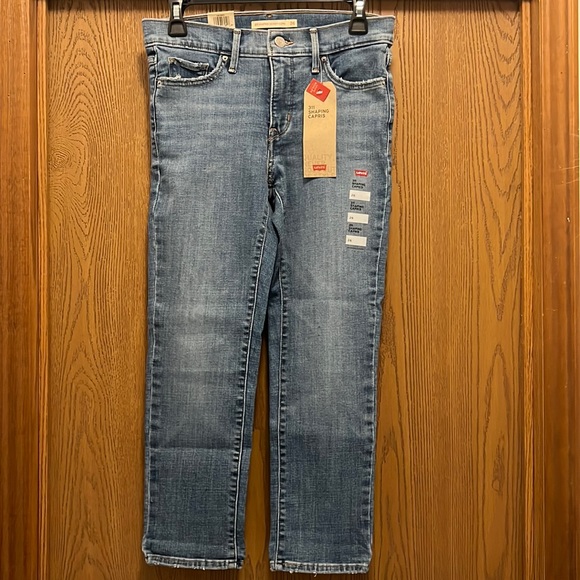 Levi’s 311 Shaping Capri - Picture 1 of 6
